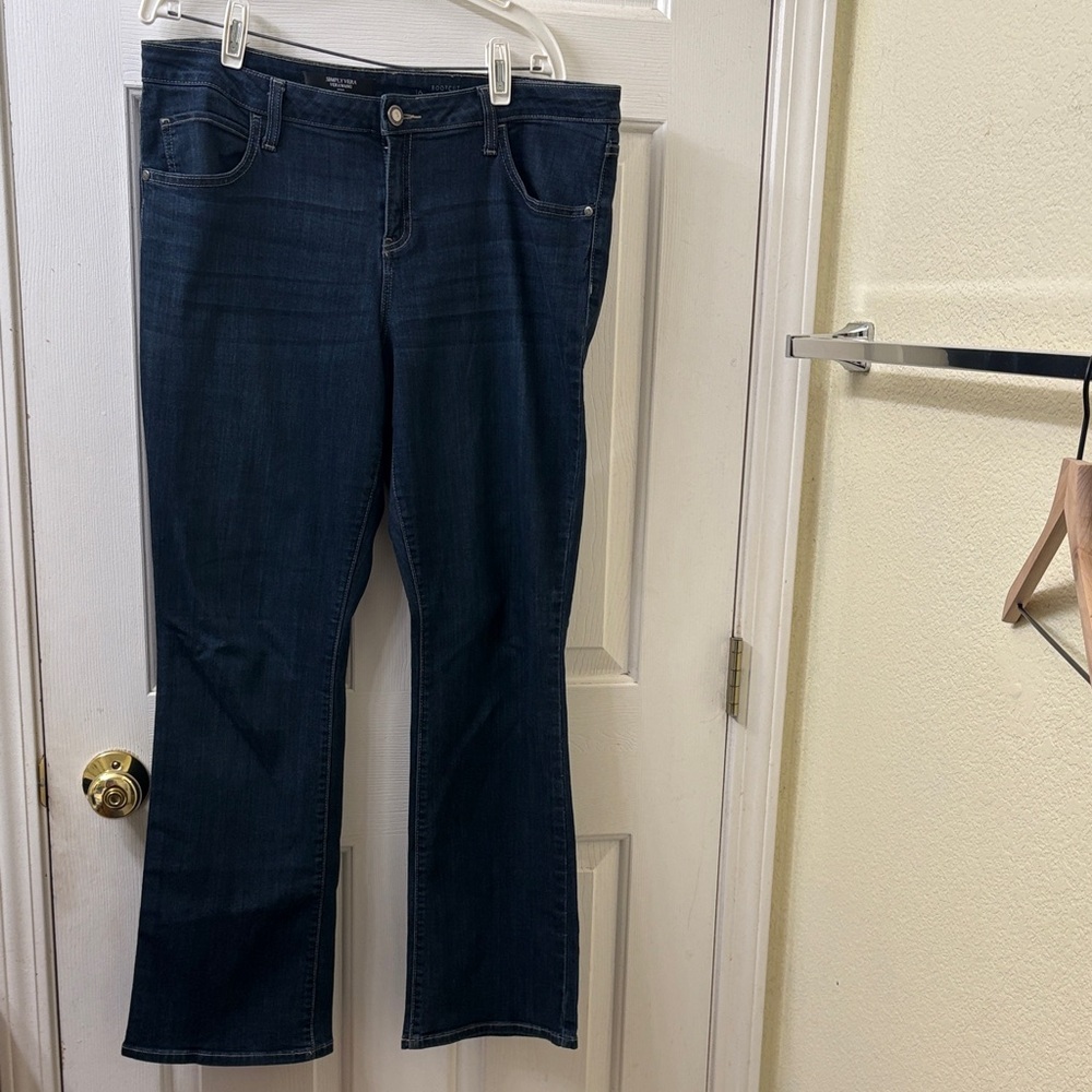 Simply Vera Wang Bootcut MidRise Women’s Jeans (Sz 16)